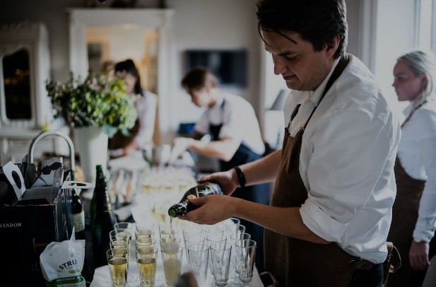 How Restaurant Scheduling Software Benefits Employees